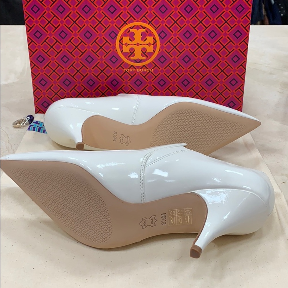 TORY BURCH GEORGINA PATENT LEATHER BOOTIE IN WHITE WITH WRAPPED KITTEN HEEL 8.5 - Picture 8 of 9